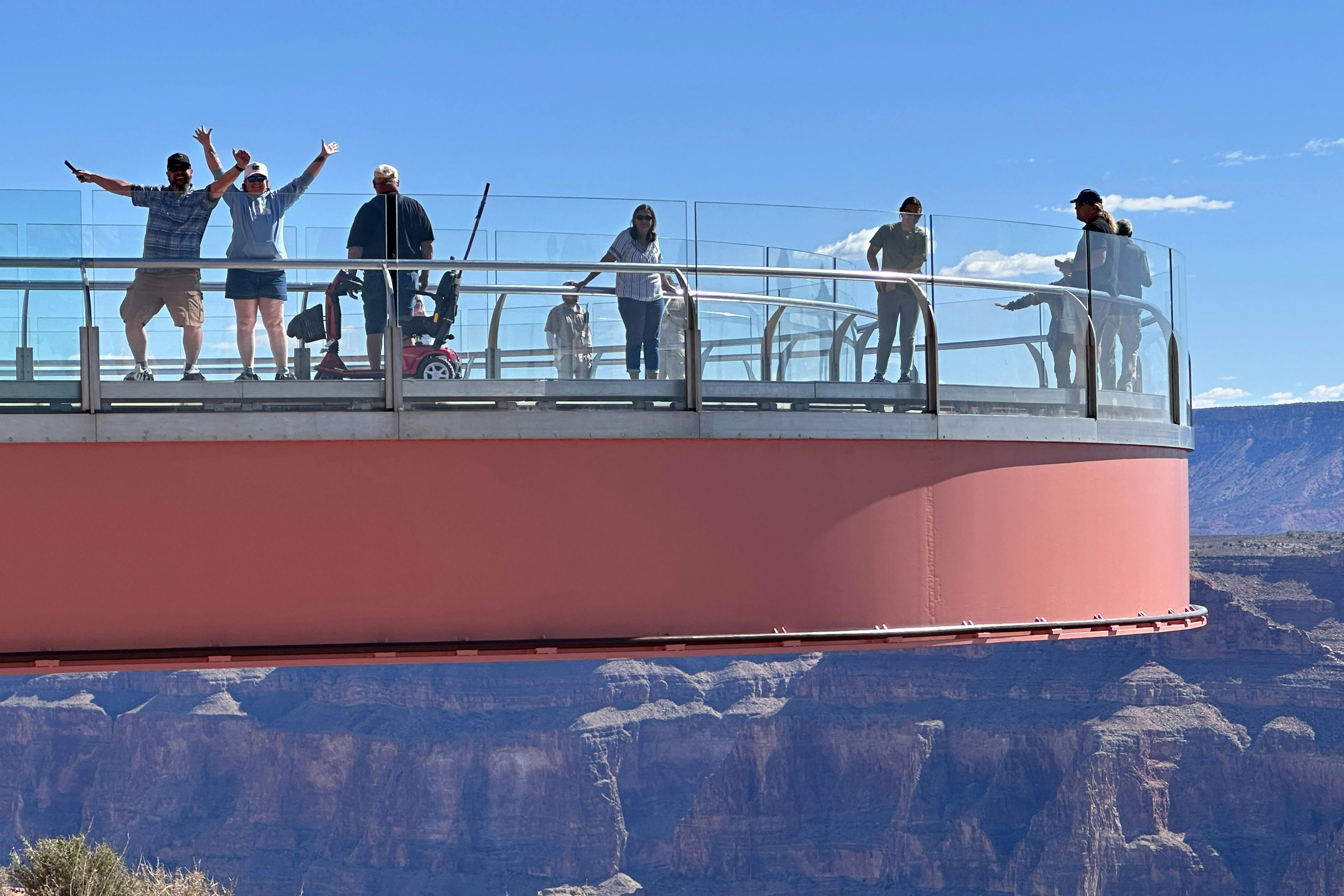 Grand Canyon West: Guided Tour in French + Skywalk Entry - Photo 1 of 4